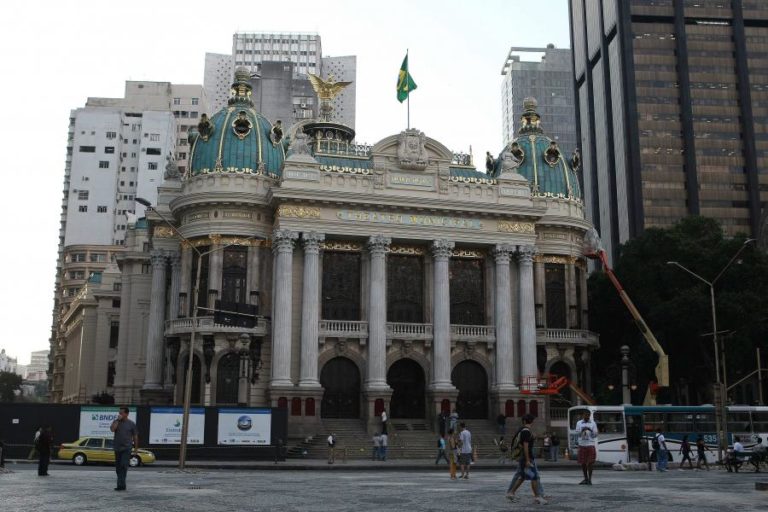 COVID-19: RIO DE JANEIRO REABRE ESPAÇOS CULTURAIS E VOLTA A PERMITIR EVENTOS