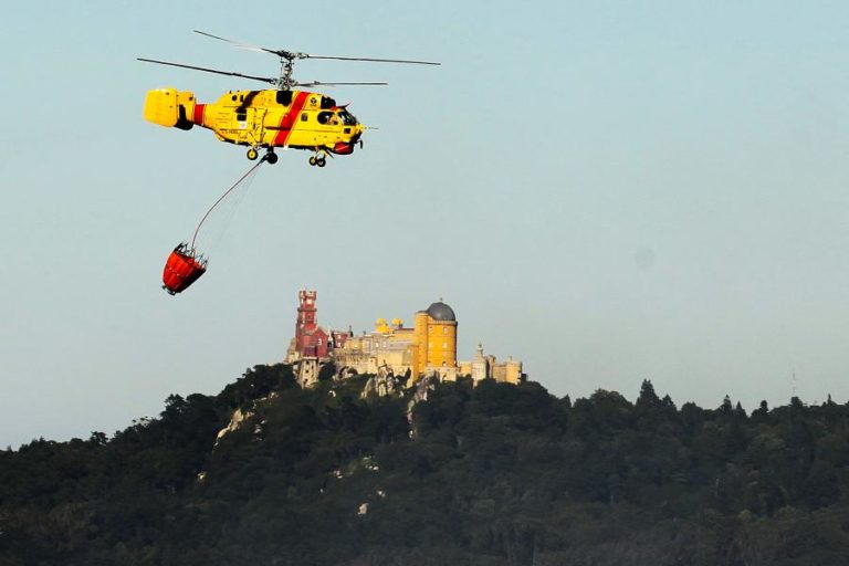 TRÂNSITO NA SERRA DE SINTRA CONDICIONADO DEVIDO A RISCO DE INCÊNDIO