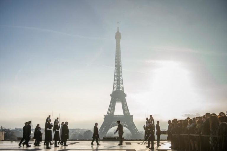FRANÇA ENTRA EM RECESSÃO APÓS UMA QUEDA HISTÓRICA DE 13,8% DO PIB ENTRE ABRIL E JUNHO
