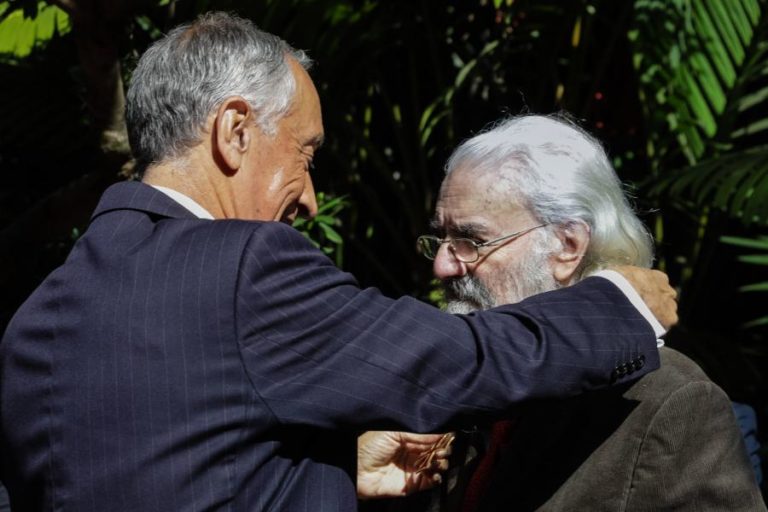 POETA PORTUGUÊS ERNESTO MANUEL DE MELO E CASTRO MORREU AOS 88 ANOS