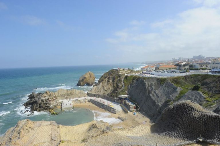 LEVANTADA INTERDIÇÃO DE BANHOS NA PRAIA FORMOSA EM TORRES VEDRAS