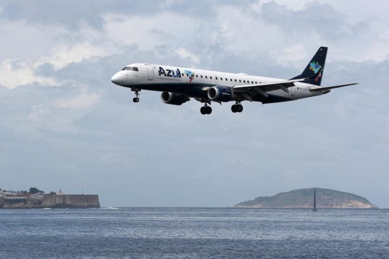 COMPANHIA AÉREA BRASILEIRA AZUL REGISTA PREJUÍZO DE 450 ME NO 2.° TRIMESTRE