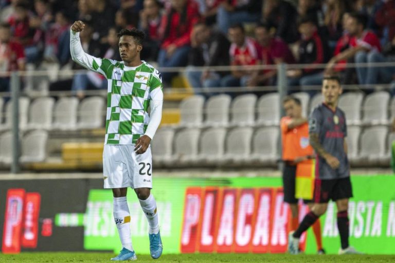 PAÇOS DE FERREIRA REFORÇA ATAQUE COM ‘BRACARENSE’ LUTHER SINGH