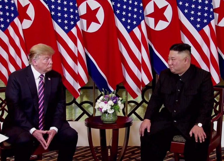 NOVO LIVRO REVELA CORRESPONDÊNCIA ENTRE KIM JONG-UN E DONALD TRUMP