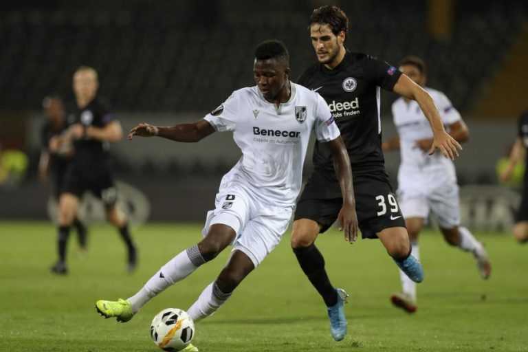 VITÓRIA DE GUIMARÃES ASSEGURA DÉNIS POHA A TÍTULO DEFINITIVO ATÉ 2024