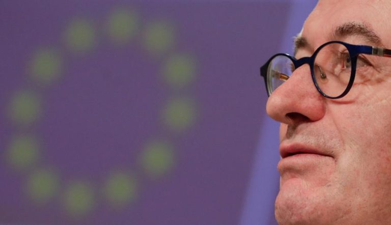 COVID-19: BRUXELAS AVALIA ESCÂNDALO QUE ENVOLVE COMISSÁRIO EUROPEU DO COMÉRCIO