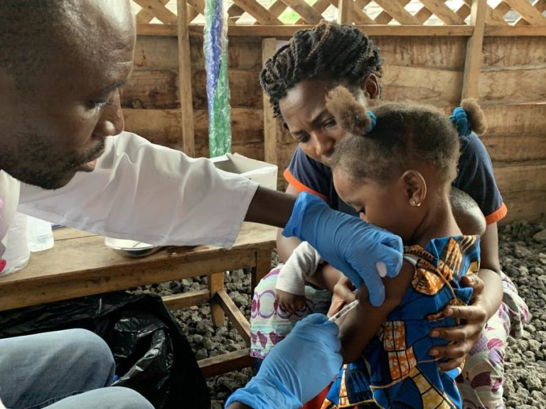 RDCONGO DECLARA FIM DE EPIDEMIA DE SARAMPO QUE MATOU 7.000 CRIANÇAS EM 25 MESES