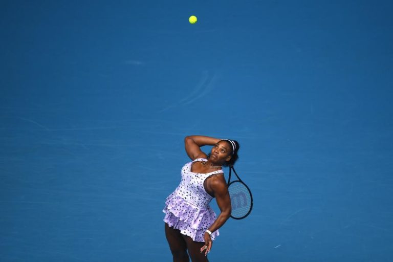 SERENA WILLIAMS VENCE IRMÃ VENUS NO 31.º ENCONTRO ENTRE AMBAS