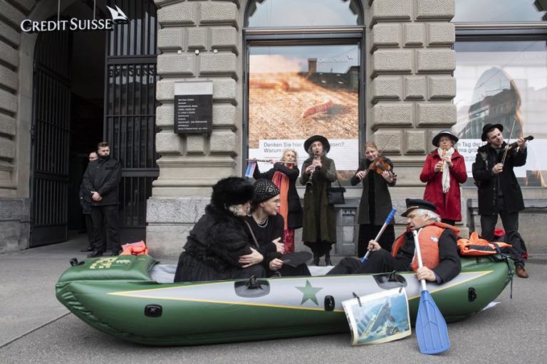 CREDIT SUISSE VAI FECHAR 37 BALCÕES NA SUÍÇA