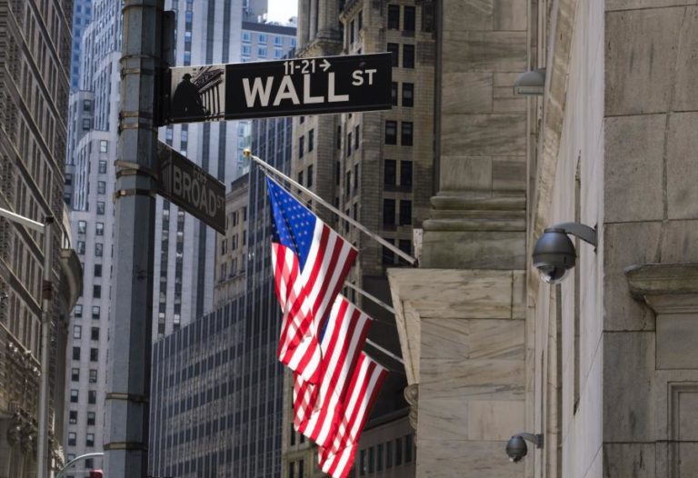 WALL STREET ABRE EM ALTA COM FARMACÊUTICA A GANHAR 18% DEVIDO A VACINA PARA A COVID-19