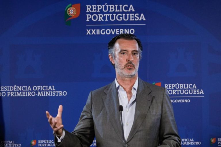 COVID-19: IL DIZ SER “INADMISSÍVEL” QUE COSTA ATIRE CULPAS DE SURTO EM REGUENGOS A MÉDICOS