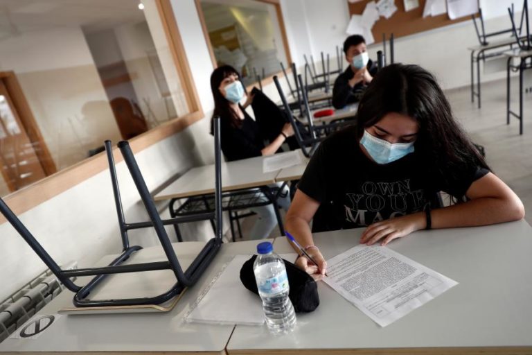 COVID-19: USO DE MÁSCARA SERÁ OBRIGATÓRIO PARA TODOS OS ALUNOS EM ESPANHA