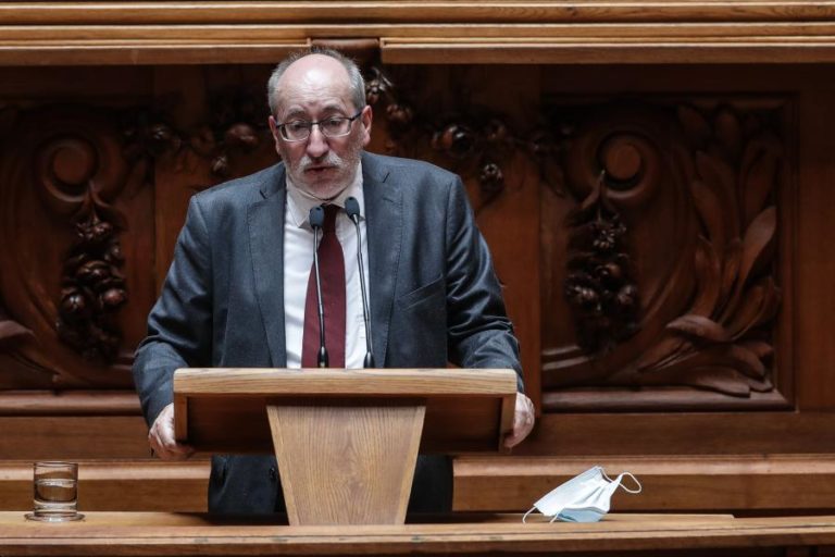 PCP CONFORTÁVEL PARA ACOMODAR REPAROS DE MARCELO À LEI DA NACIONALIDADE