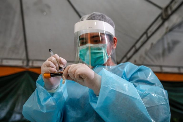 COVID-19: FILIPINAS REGISTA RECORDE DIÁRIO DE CASOS NO INÍCIO DO RECONFINAMENTO