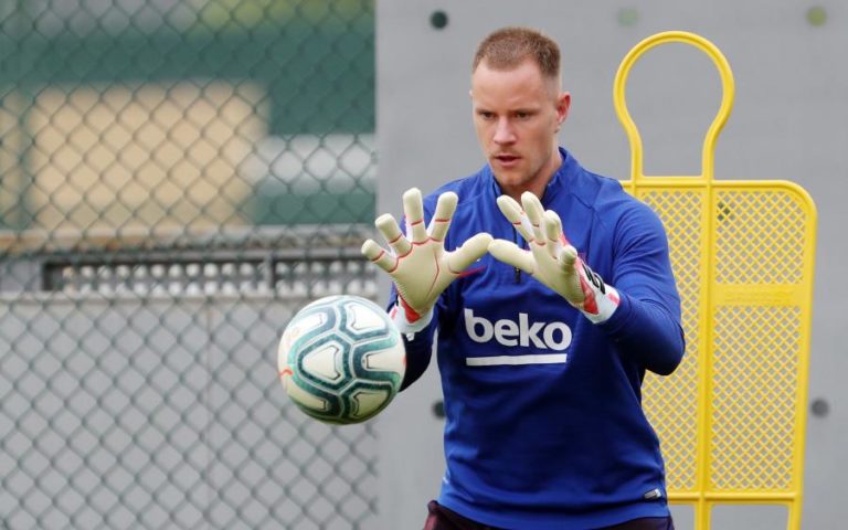 GUARDA-REDES TER STEGEN SERÁ OPERADO NA TERÇA-FEIRA AO JOELHO DIREITO