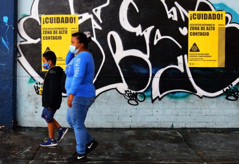 COVID-19: DOENÇA MATOU QUASE 690.000 PESSOAS E CAUSOU MAIS DE 18 MILHÕES DE INFEÇÕES