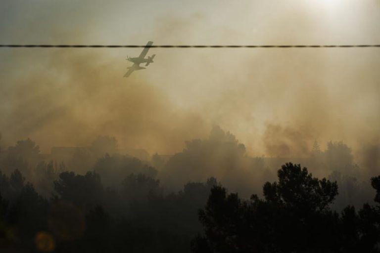 CINCO MEIOS AÉREOS AJUDAM BOMBEIROS EM SERNANCELHE E TORRE DE MONCORVO