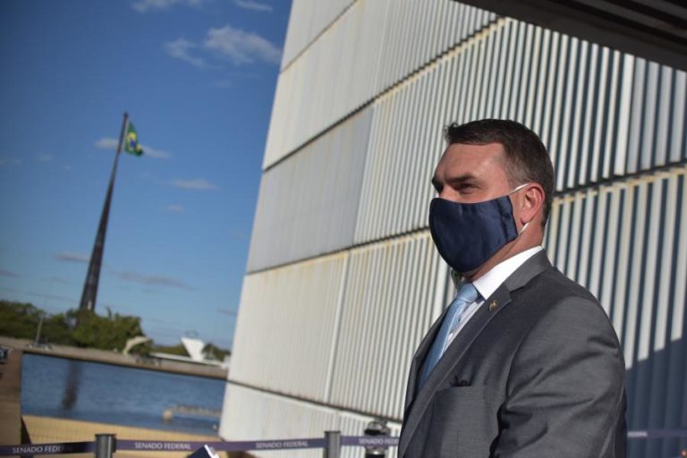 COVID-19: FILHO MAIS VELHO DO PRESIDENTE BRASILEIRO ESTÁ INFETADO