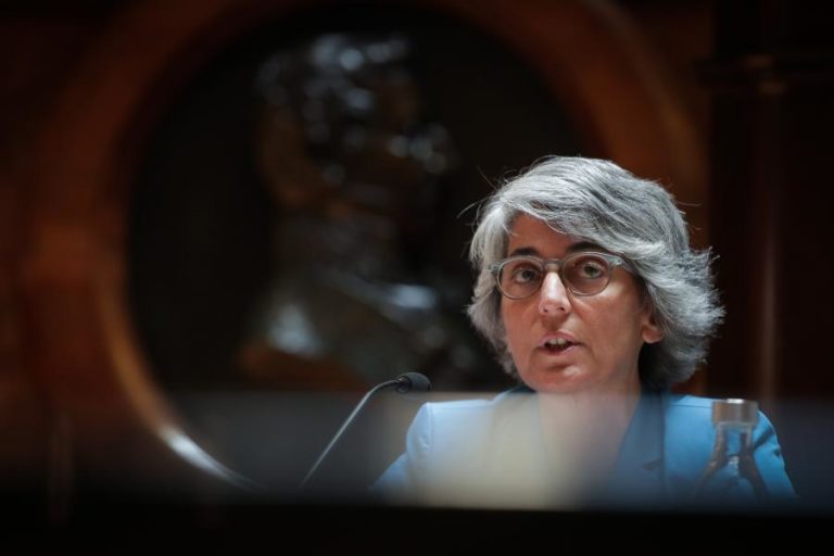 MINISTRA DA CULTURA RECORDA A PINTORA TERESA BLACK COMO “ARTISTA MULTIFACETADA”