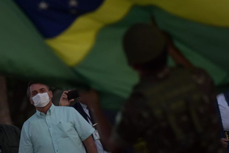 COVID-19: CONGRESSO BRASILEIRO APROVA USO OBRIGATÓRIO DE MÁSCARA APÓS VETO DE BOLSONARO