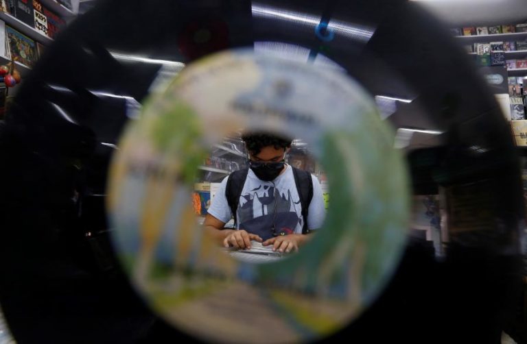COVID-19: MAIS DE 750 MIL MORTES EM QUASE 21 MILHÕES DE CASOS EM TODO O MUNDO