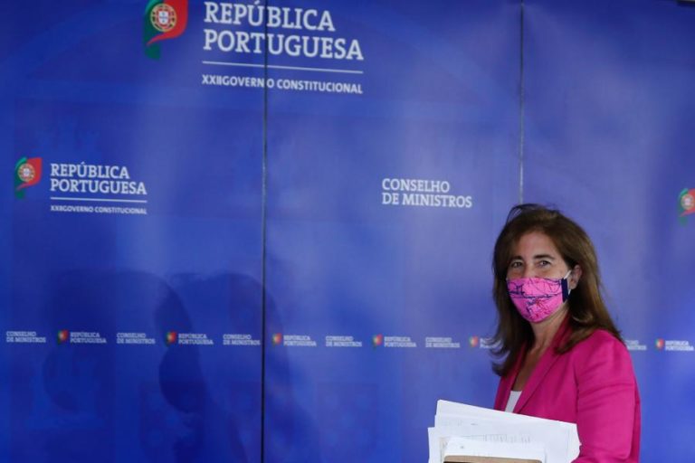 COVID-19: DIMENSÃO DOS SURTOS EM LARES “NÃO É DEMASIADO GRANDE” – MINISTRA