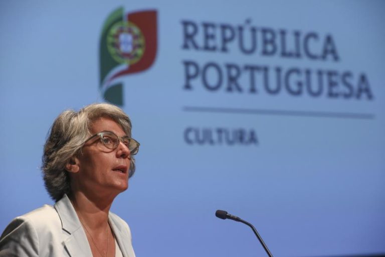 ÓBITO/SKAPINAKIS: MINISTRA DA CULTURA LAMENTA MORTE DE UM “MESTRE DAS METÁFORAS”