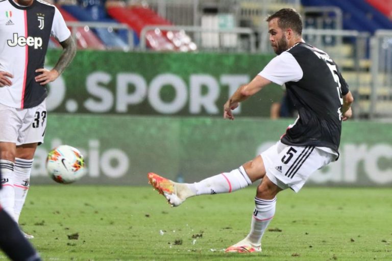 COVID-19: BÓSNIO PJANIC TESTOU POSITIVO E FALHA PRÉ-ÉPOCA DO FC BARCELONA