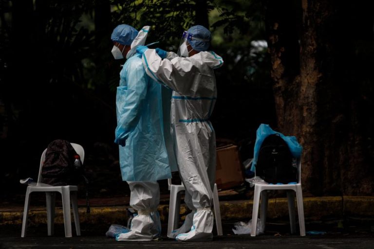 COVID-19: DOENÇA MATOU MAIS DE 694 MIL PESSOAS E INFETOU MAIS DE 18,3 MILHÕES