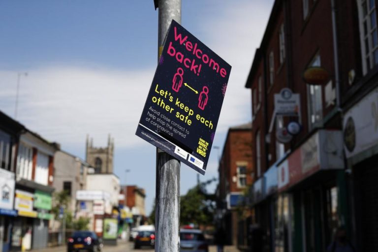 COVID-19: REINO UNIDO REGISTA OITO MORTOS E 744 NOVOS CASOS