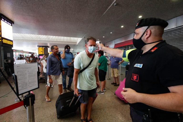 COVID-19: ITÁLIA REGISTA MAIS CINCO MORTES E 190 CONTÁGIOS EM 24 HORAS