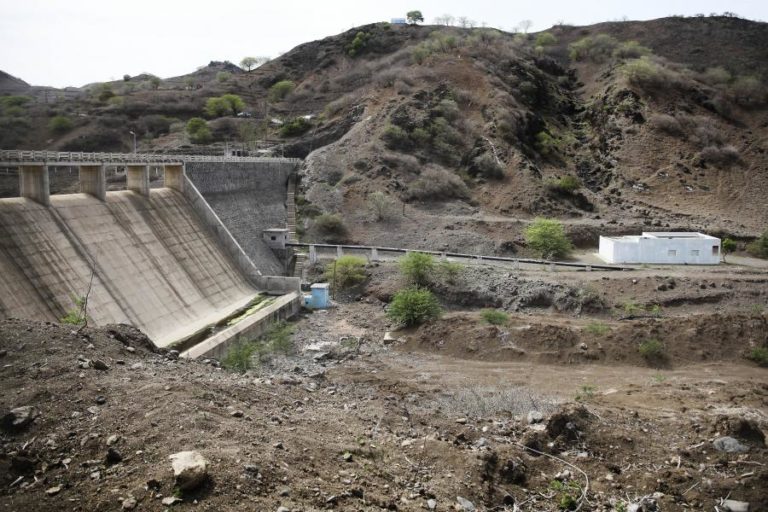 CENÁRIO DESOLADOR NA PRIMEIRA BARRAGEM DE CABO VERDE EM RIBEIRA QUE VOLTOU A SER ‘SECA’