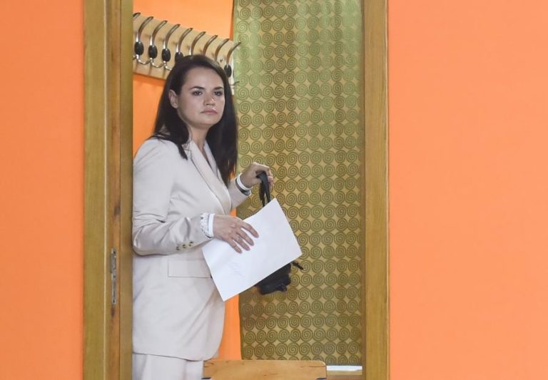CANDIDATA DA OPOSIÇÃO DA BIELORRÚSSIA REFUGIOU-SE NA LITUÂNIA
