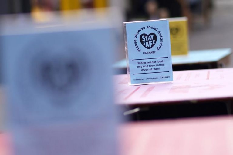COVID-19: REINO UNIDO REGISTA 16 MORTES E 812 INFEÇÕES