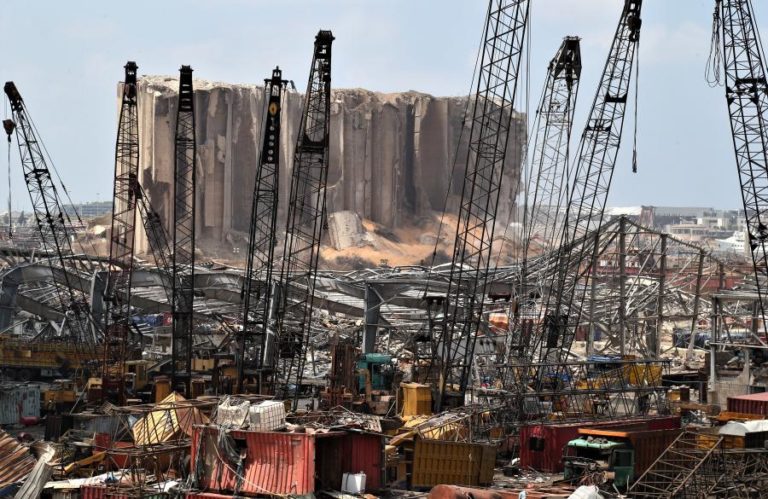 BEIRUTE/EXPLOSÕES: MNE INSTA PORTUGUESES NO LÍBANO A MANTEREM CONTACTO COM EMBAIXADA