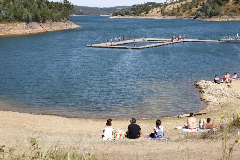 COVID-19: TURISMO AUMENTA NA ALBUFEIRA DE CASTELO DO BODE EM BUSCA DO “PEDAÇO PORTUGUÊS DE CÉU”