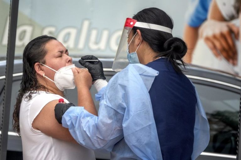 COVID-19: EUA REGISTAM 450 MORTOS E QUASE 40 MIL INFETADOS NAS ÚLTIMAS 24 HORAS