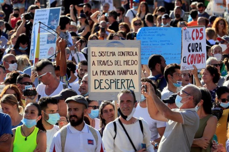 COVID-19: CERCA DE 2.500 PESSOAS PROTESTAM EM MADRID CONTRA USO DE MÁSCARA