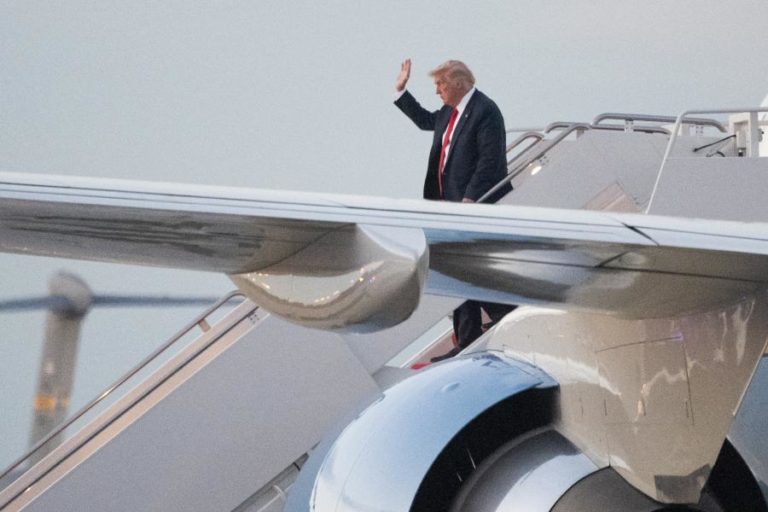 EUA/ELEIÇÕES: TRUMP DIZ A MICHELLE OBAMA QUE SÓ É PRESIDENTE GRAÇAS A BARACK