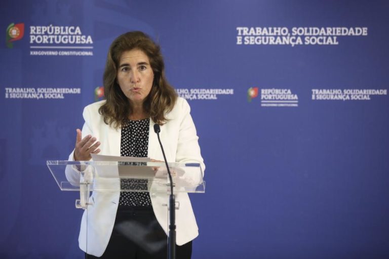 COVID-19: GOVERNO QUER COLOCAR MAIS 15 MIL TRABALHADORES EM LARES ATÉ FINAL DO ANO