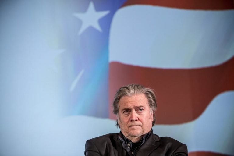 STEVE BANNON LIBERTADO DEPOIS DE PAGAR CAUÇÃO DE 5 MILHÕES DE DÓLARES