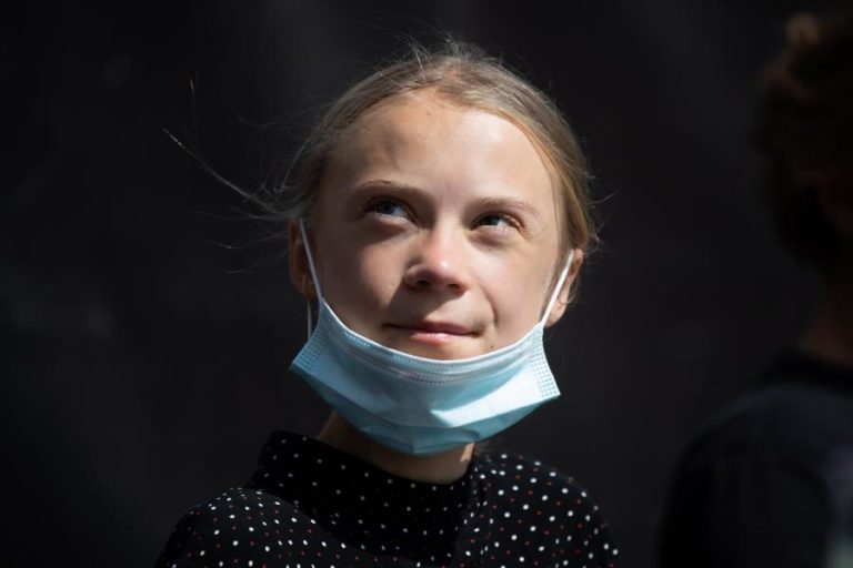 CLIMA: GRETA THUNBERG REGRESSA À ESCOLA