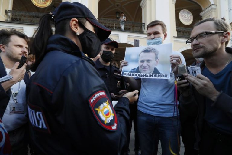 NAVALNY: MÉDICOS RECUSAM TRANSPORTE DO LÍDER DA OPOSIÇÃO RUSSA PARA BERLIM – PORTA-VOZ