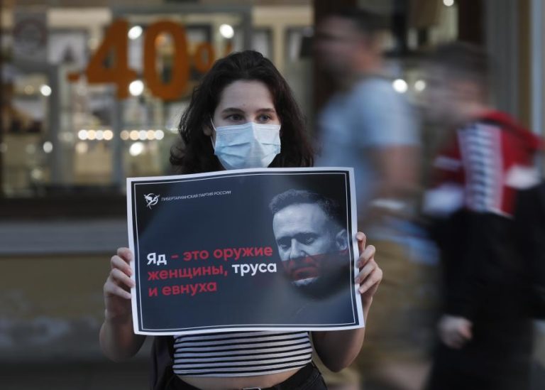 AVIÃO MÉDICO DEIXA ALEMANHA PARA TRAZER LÍDER DA OPOSIÇÃO RUSSA