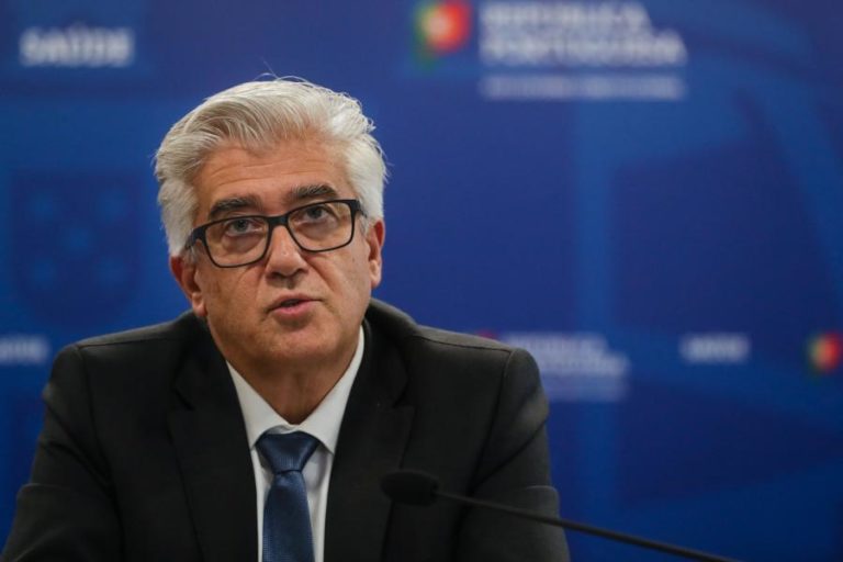 COVID-19: PROCESSO DE DISTRIBUIÇÃO DA VACINA DEVE OCORRER A PARTIR DO FIM DO ANO