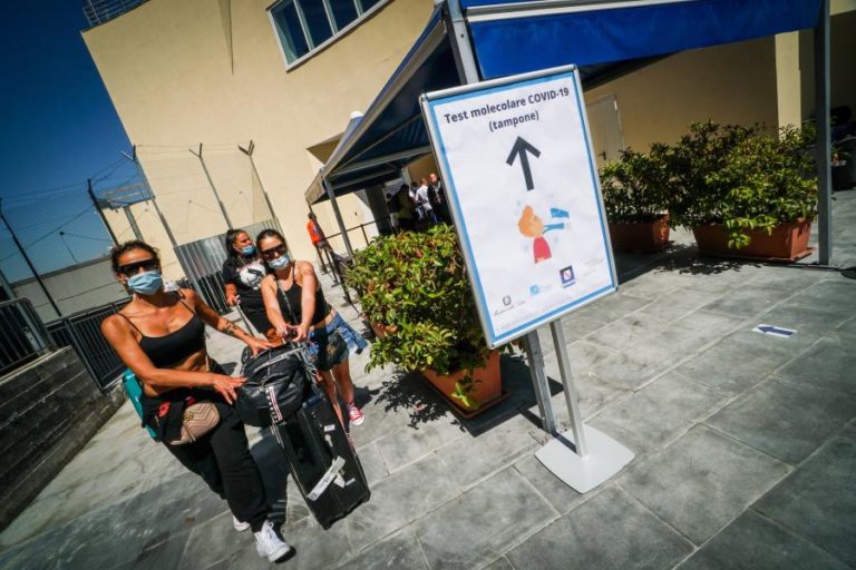 COVID-19: ITÁLIA ULTRAPASSA BARREIRA DE MIL NOVOS CASOS DIÁRIOS