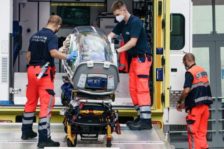 NAVALNY: OPOSITOR RUSSO VAI SER TRATADO NUM HOSPITAL DE BERLIM