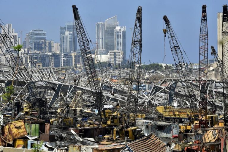 BEIRUTE/EXPLOSÕES: EXÉRCITO LIBANÊS DESCOBRE 79 CONTENTORES COM PRODUTOS PERIGOSOS