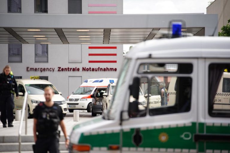 NAVALNY: HOSPITAL CONFIRMA “INDÍCIOS DE ENVENENAMENTO” MAS OPOSITOR RUSSO ESTARÁ FORA DE PERIGO