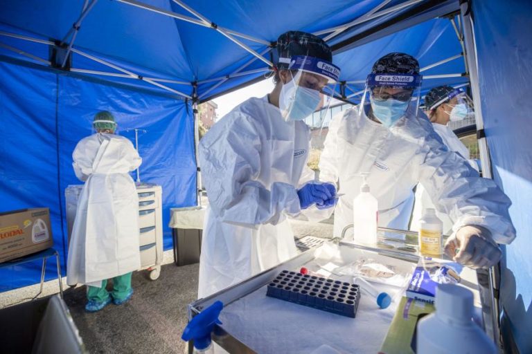COVID-19: CONTÁGIOS EM ITÁLIA DESCEM PARA 996 NUM DIA, COM MENOS TESTES FEITOS